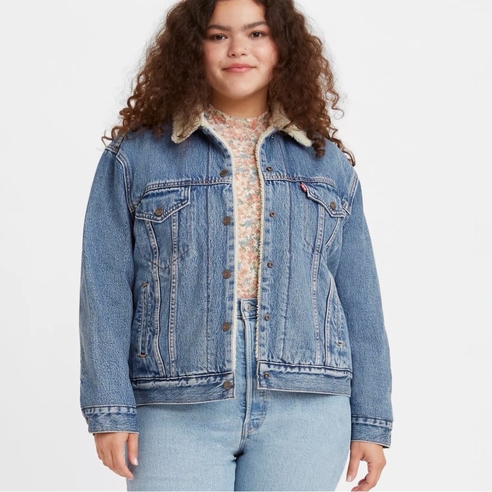Levi’s NWOT Ex-Boyfriend Sherpa Trucker Jacket